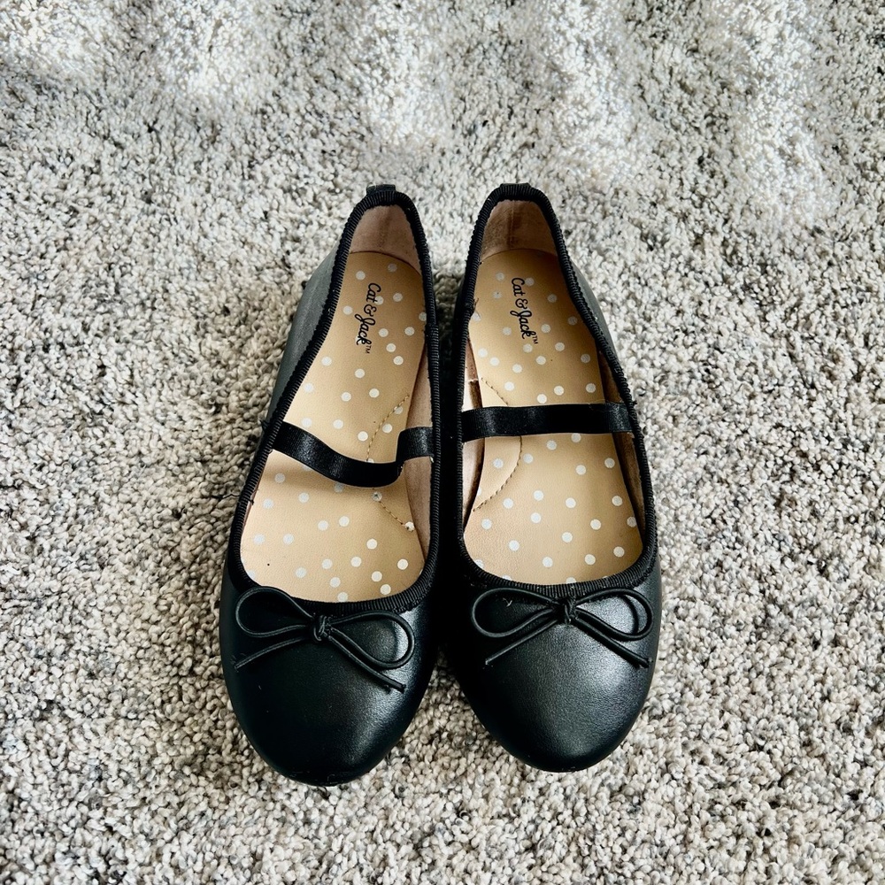 Black flats with elastic strap